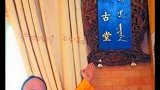 满清后裔因不满没抢到火车票，在火车站怒斥众人：全部是奴才。