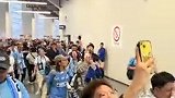 攻克凤凰山！实拍英博球迷赛后离开球场时战歌嘹亮