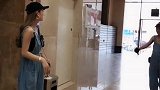 这就是撞衫的最高等级，眼前的这一幕，网友被小姐姐圈粉了