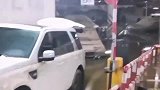 暴雨后的东莞车库惨不忍睹，买不起车的我看着也心疼