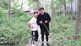 王二蛋和非凡弄坏欢欢的玩具，还抢欢欢的零食，真是太可恶了！