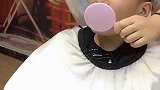 奇葩的剪头发，小伙子很无奈