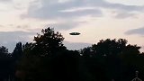 农场上空出现UFO，居民拍下全过程