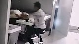 陕西理发店员工洗头时将手伸进女顾客内衣 因猥亵他人被拘10天