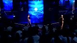 军绿色迷彩连身泳装，紧身包裹曲线，展示专业线条