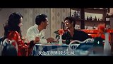 美女瞧不起李小龙，一招“大龙摆尾”让美女刮目相看、顿时傻眼