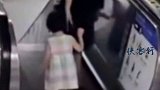 心太大了！妈妈自顾自下电梯，留宝宝在原地无助大哭。幸亏地铁辅警过来帮助。电梯 暖心