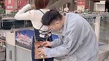 眼见不一定是事实，虽然好人难做，但也要坚持善良