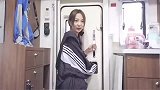 在台风中，打开车门是种什么感觉
