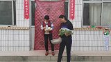 小姑子回娘家，嫂子忙前忙后做涮锅，一家人聚在一起吃个团圆饭