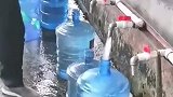 桶装水原来是灌的凉水啊，真是长见识了