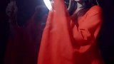 美女歌手一曲《我在景德镇等你》，深情动人，动感激情，唱得动情