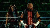 WWE-17年-2017年十佳出场秀：警车开道！权力夫妇摩托入场尽显王贵之气-花絮