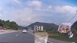 吓我一跳，刚买的新车啊！