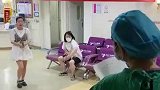 产房外的等待！当知道生的女儿，这家人的反应太可爱了