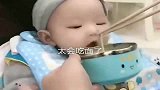 才个月的宝宝，太会吃面条了，妈妈都被逗乐了！