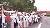 习近平率中央代表团抵达拉萨出席西藏自治区成立60周年庆祝活动