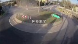市区开车一定不能快，不然你的车子就像这样飞起来了