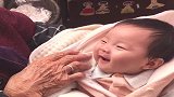 宝妈：好孩子，一大早逗的奶奶合不拢嘴！