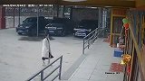 盘点那些糗事,一个脚滑让姑娘猝不及防