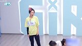 虞书欣再现哇哦表情包，主动撒娇调戏乃万，却被反撩两人差点亲到