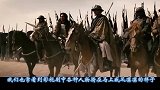 一只马冲向围栏时突然摔倒，马儿的做法惊艳了主人，镜头记录全程