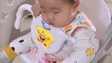 当然要拍照记录啊，她又不是永远这么无忧无虑！