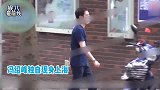 冯绍峰独自现身上海，打扮低调和路人热聊，离开背影略显苍凉