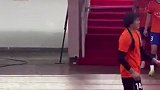 都是好朋友！王大雷抱住重庆铜梁龙主帅刘建业