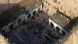 历经沧桑的古堡中住着三户人家，至今没人知道主人是谁！
