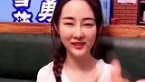 无臂女孩杨莉，自强不息改变人生感动上百万人