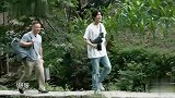 鹿晗来到蘑菇屋，当看清他刚来时手里拿的东西，网友大呼心疼