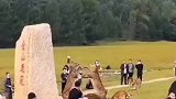 鹿园俩只鹿站立开打，这票价很值阿