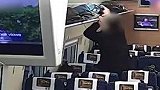 男子高铁上见财起意 盗窃全过程被记录
