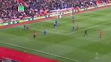 第2分钟卡迪夫城球员佩尔蒂埃抢断成功