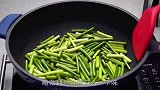 炒蒜苔不入味？快来试试这1招，脆爽鲜香，无敌下饭