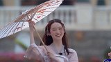 张艺凡穿汉服撑花伞，回眸一笑引起全场尖叫，这是仙女下凡了吧！