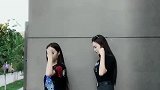 舞蹈达人双胞胎姐妹楼旁跳“蹦迪”舞，衣服好漂亮啊