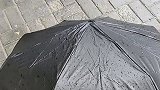 北京国安 官方出品的北京主题雨伞，结实好用，好看靠谱。库存不多，抓紧抢国安国安北京国安