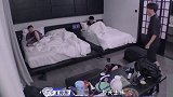 王俊凯 花式空翻上床表演开始！吓坏董子健