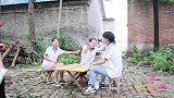 学生考试无人监考，没想老师走后门观察学生考试，结局太逗了
