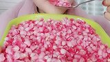 吃冰小姐姐直播吃石榴籽，真是太脆了，这声音难以抗拒！