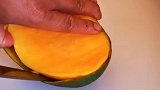 超炫酷的芒果去皮你学会了吗？上个视频有芒果寿司的做法