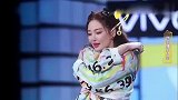 白敬亭给张雨绮系鞋带 摸头杀深情相拥 网友演姐弟恋