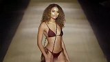 时尚走秀：气质模特走秀，身材妩媚很傲娇
