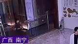 真是风一样的女子，女孩上班卡点，练就半分钟换衣术太牛了！