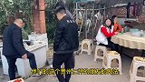 贵州的朋友来兰田村，亲自下厨做羊肉吃，大家欢聚一堂喝酒！