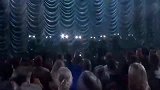 迈克尔杰克逊“复活”舞台秀，台下观众泪目了！超感人
