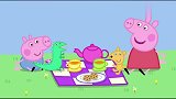 小猪佩奇：佩奇跟乔治一起野餐，都带上了最心爱的玩具，真高兴
