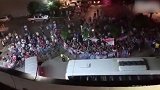 战胜卡塔尔就出线！阿根廷球迷聚集在酒店门口为球队加油